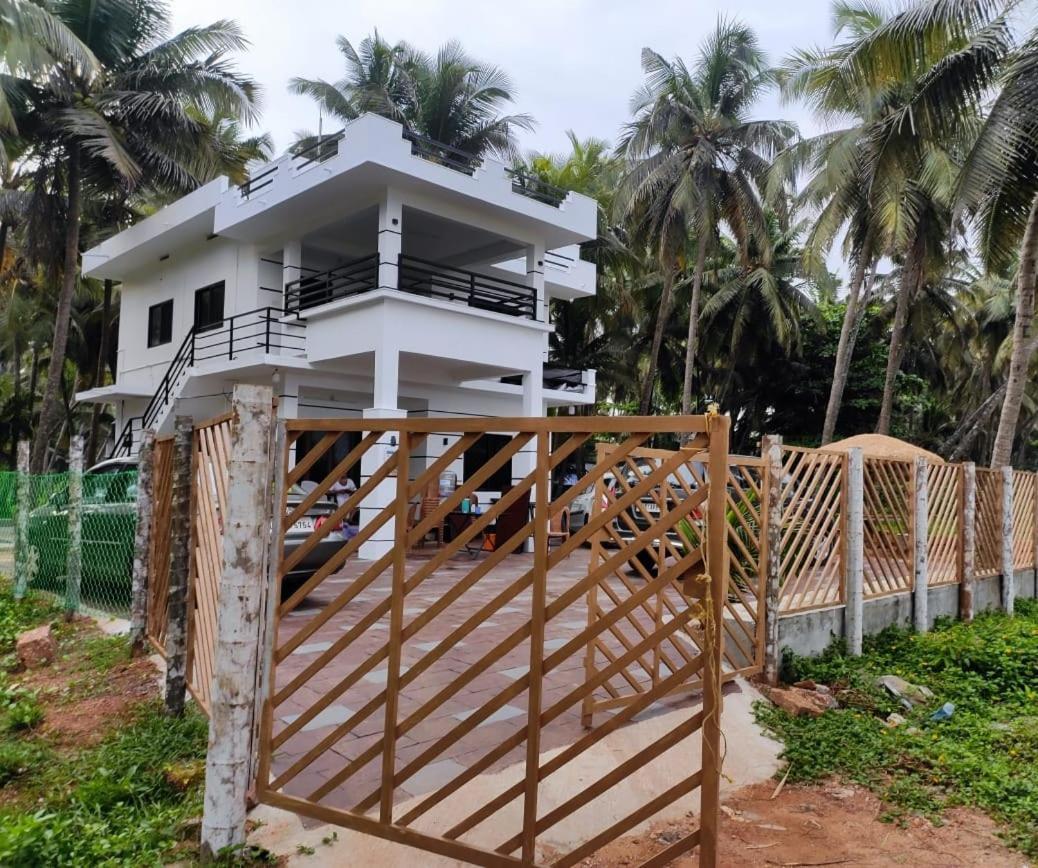Corniche Beach Resort Mulappilangad Exterior photo
